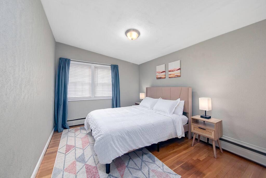 Couples And Beach Lovers Meet Your Needs In One Location Marblehead Dış mekan fotoğraf