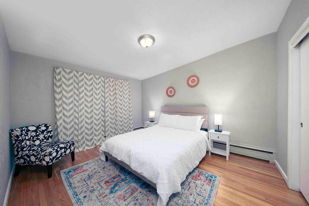 Couples And Beach Lovers Meet Your Needs In One Location Marblehead Dış mekan fotoğraf